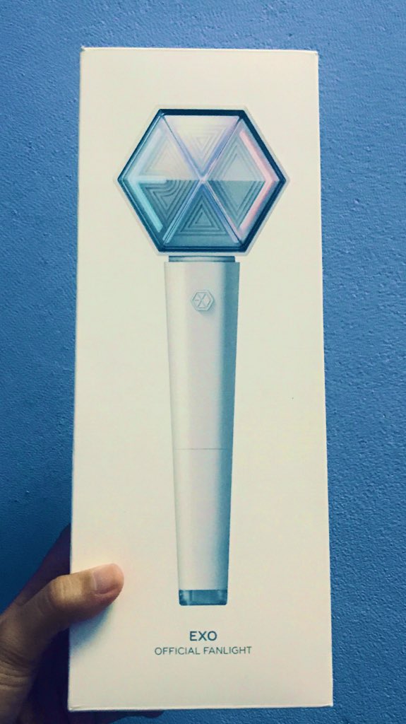 nursevenyaya's tweet photo. HELP RT (helping of chingu)

WTS exo official lightstick v3

Rm160

✨postage rm8 wm / rm12em
✨Used once at #EXplOrationinMY
✨Brought originally RM220

Need owner to this baby, urgent in need money

10/10 like new
Free : battery &amp; extra gift 💚
✨
https://t.co/EKk0BgSuEM or Dm https://t.co/PGZsRTNHNZ