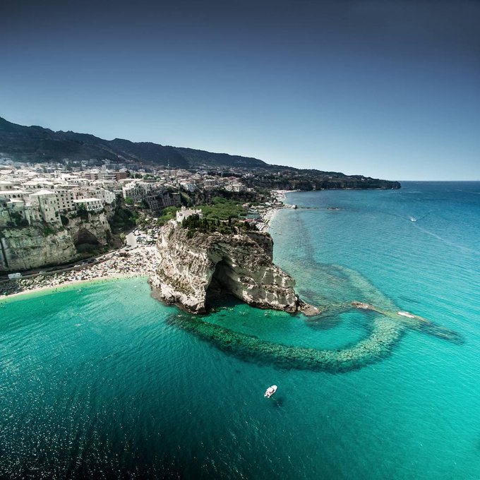 Genova италия. гарда италия. пляж тропея италия. калабрия. озеро гарда.