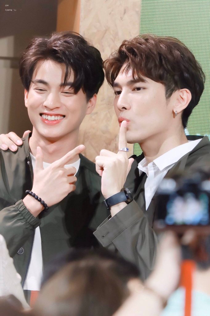 PeachLee7's tweet photo. I know haters will never stop spreading negativity and hate,but you know what,you can’t stop us from loving them either 🤪the more you learn about them,the more you will fall for them,so plz go on and welcome to waanjai family 😏
 #เกลียดนักมาเป็นที่รักกันซะดีๆ https://t.co/wrwtias8ZC