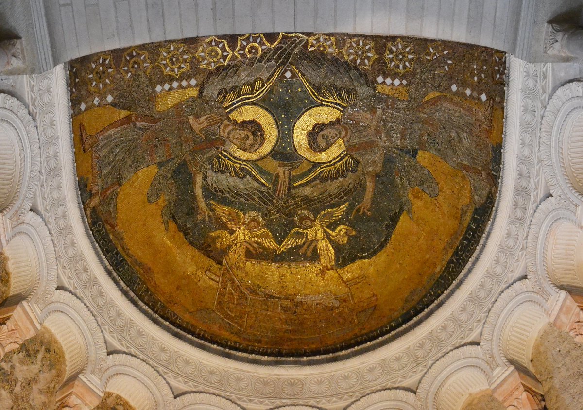 SoValDeLoire's tweet photo. 👼 Construit vers l'an 800, l'oratoire carolingien de Germigny-des-Prés dans le #Loiret renferme un trésor patrimonial exceptionnel : la seule mosaïque byzantine de #France figurant des anges entourant l'Arche d'Alliance. 
A voir en chemin vers Saint-Benoît et Sully-sur-Loire 😉 https://t.co/MpwpPcC55N