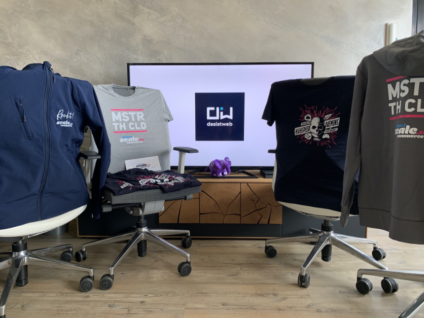 dasistweb's tweet photo. Danke an unseren Hosting-Partner @ScaleCommerce für die tollen Pullis & Shirts. Anstelle unseres Team freuen sich jetzt erstmal die ansonsten leeren Bürostühle darüber. Sobald wie alle wieder etwas näher zusammenrücken, gibt es auch Bilder vom Team! 📸
#ScaleCommerce #dasistweb https://t.co/RUfBmPHyHj