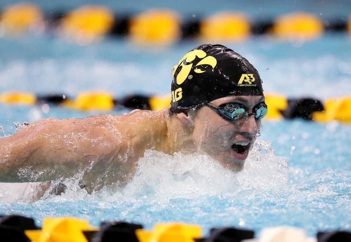 IowaSwimDive's tweet photo. 𝙎𝙚𝙣𝙞𝙤𝙧 𝙎𝙥𝙤𝙩𝙡𝙞𝙜𝙝𝙩 // Michael Tenney
>> Chino Hills, Calif.
>> School record holder in 800-free relay
>> Ranks in top 10 in five individual events
>> Majoring in mechanical engineering
#Hawkeyes | #IowaSwimDive https://t.co/OiEIBl4mVt