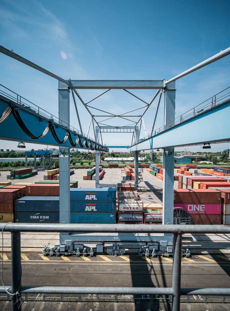 PortsStrasbourg's tweet photo. Retour sur le #reportage 📸 #photo @128 db sur les rives du Port de Strasbourg.
Photo : @Bartosch
#PAS #port #strasbourg #portdestrasbourg #128db #industrie #portdurhin #rhin https://t.co/b9lwCOiWRp