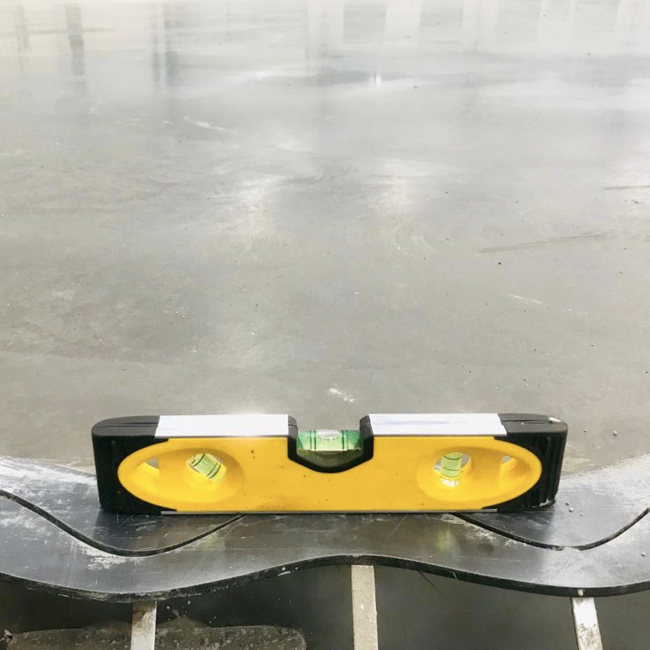 Kriscorti's tweet photo. 👁Correct installation of Permaban Wave construction joint🇬🇧 
▪️Narrow top plate aids stability and allows an accurate joint level to be set easily 📐
▪️Continuous concrete ties ensure secure anchoring 💪🏼
+
▪️Triple Wave avoids any impact of MHE on the joint 〰️

🌐@PermabanRCR https://t.co/qYqO7upiPJ