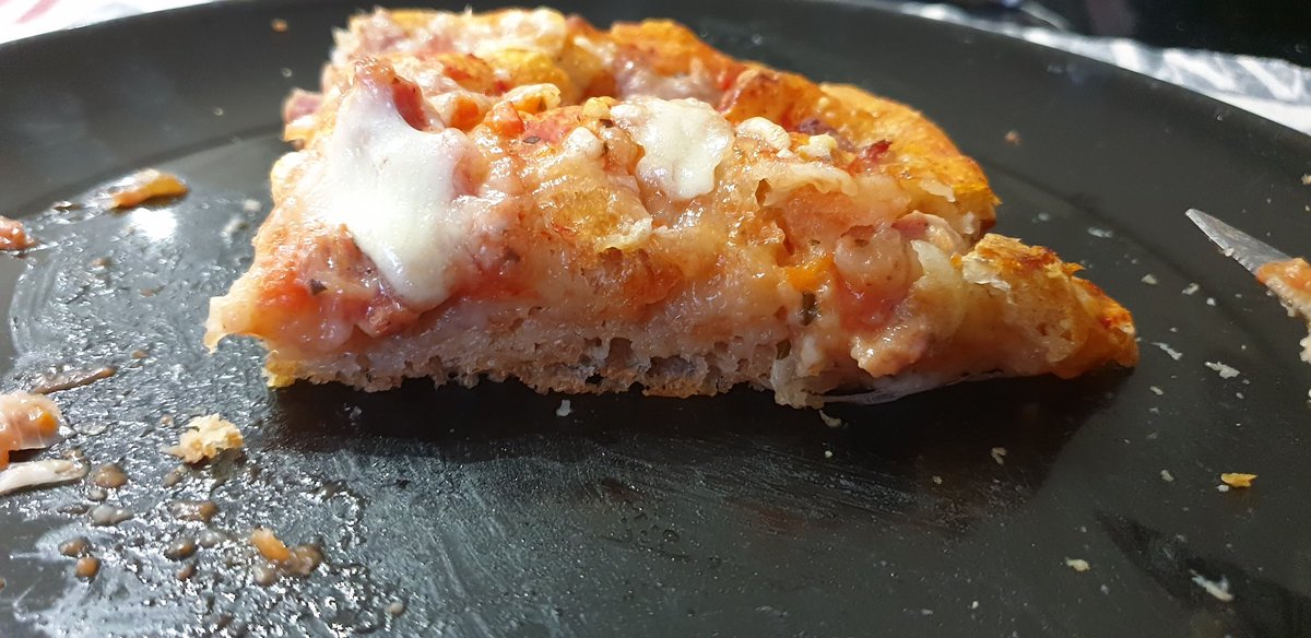 Giulia_46's tweet photo. Pizza integrale homemade 
#pizzaintegrale #pizza #Italy #homemadefood #24oredilievitazione #croccante #morbida #mangiarebene #adietadomani https://t.co/O4UdL0EuiZ