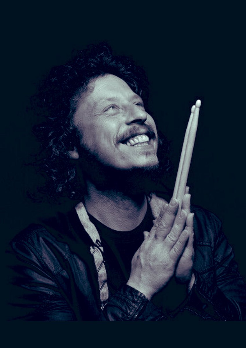 Happy birthday to the legend that is Stuart Cable, who would have been 50 yrs old today. A man who was full of life and is sadly missed by us all. R.I.P 💙