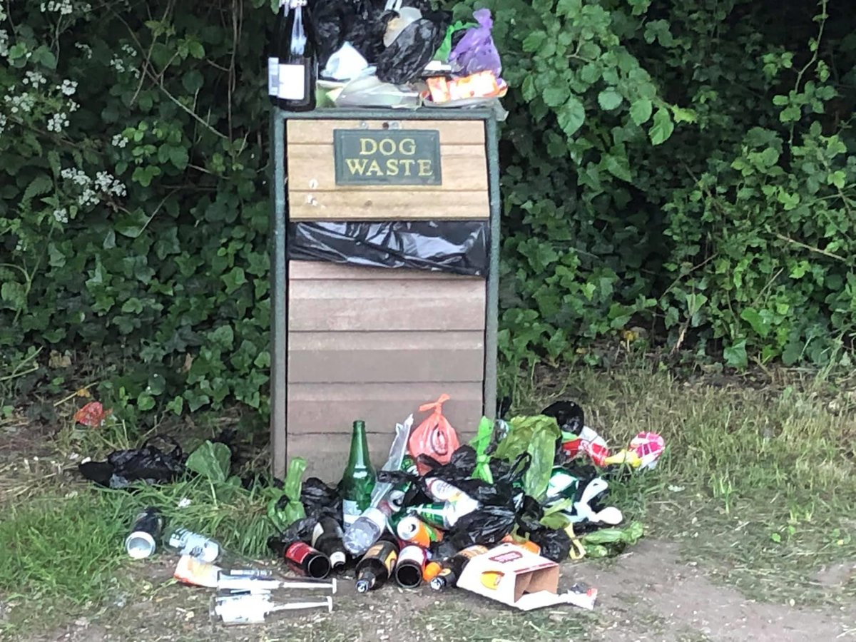 chrissyfoz6's tweet photo. @BCPCouncil Granby Riad Muscliff this morning https://t.co/KODvBsItHh