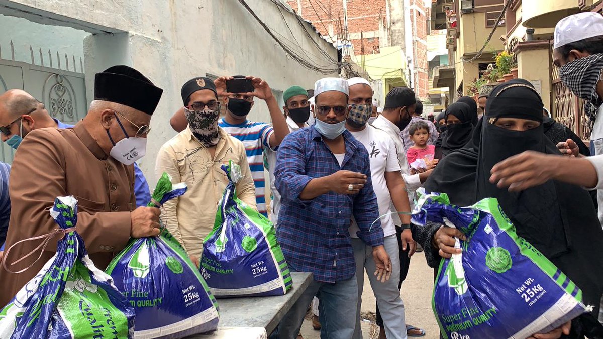 YaserArafathMIM's tweet photo. Today Distribution Ration Kits Who have been affected by Lockdown due to Covid_19 at Madannapet Hyderabad. https://t.co/XqTPG0MjYe