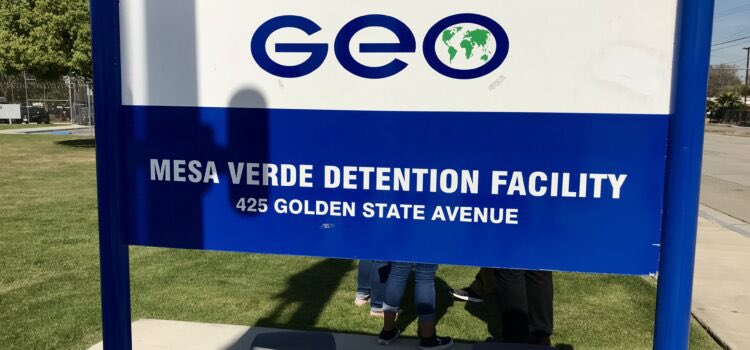 KernSolNews's tweet photo. 74-year-old detainee dies at Mesa Verde https://t.co/ftJS52ZC3F @ACLU #Icedetention #mesaverde #bakersfield https://t.co/n6U1PbnSzS