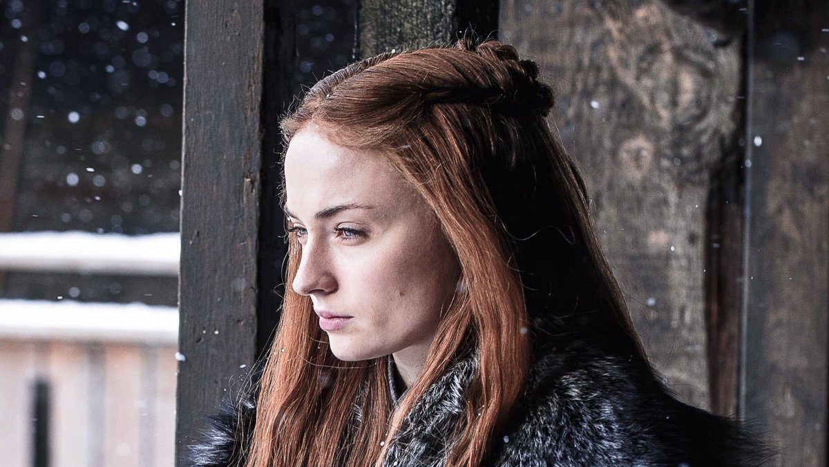 For the entirety of season 7, Sansa also has the same hairstyle Cersei had in season three (more on Sansa’s hairstyles later)