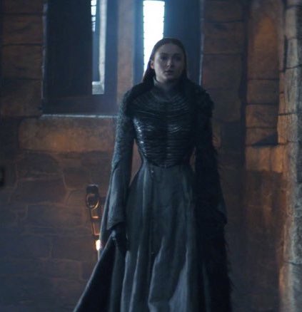 Sansa’s fur cloak is a homage to both Jon and Arya. It is black as the cloak Jon wore in the Nightswatch and its cut is also similar to the one-sided cloak Arya wore in seasons 7 and 8