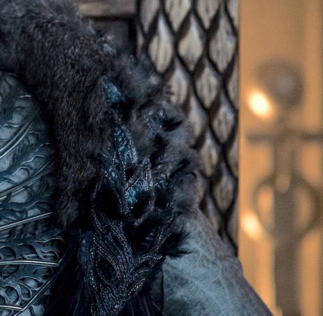 The cloack also has a direwolf embroidered at the top. This is, again, a reminder of the Stark’s sigil but also be an homage to Lady, Sansa’s direwolf