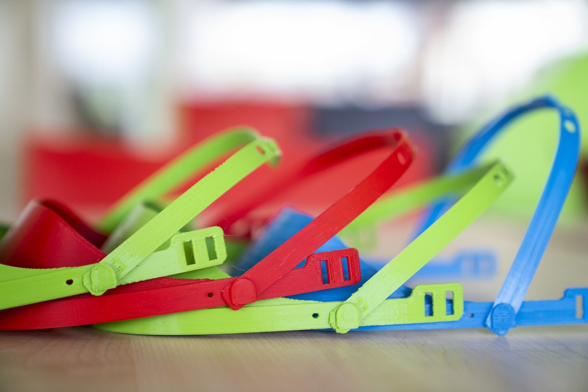 🤝Aquesta producció ha estat possible gràcies a la tasca conjunta amb <a href="/covidmakers_cat/">covidmakers.cat</a>, l'aportació de màquines d'injecció de plàstic de <a href="/quadpackgroup/">Quadpack Group</a>, 30 voluntaris per assemblar els equips i el suport de <a href="/sindicatdeltaxi/">Sindicat del Taxi de Catalunya</a>.

👉barcelona.cat/infobarcelona/…