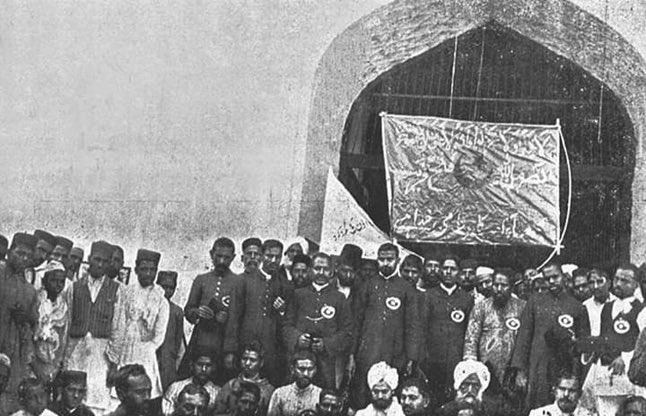 It is this shared feeling of a loss of political power by  #Islamic empires to encroaching colonialism of western powers, that gave rise to the Khilafat Movement among the  #muslims of  #British  #India, to help the  #Ottomans survive first the  #Balkan War, then the Great War./7