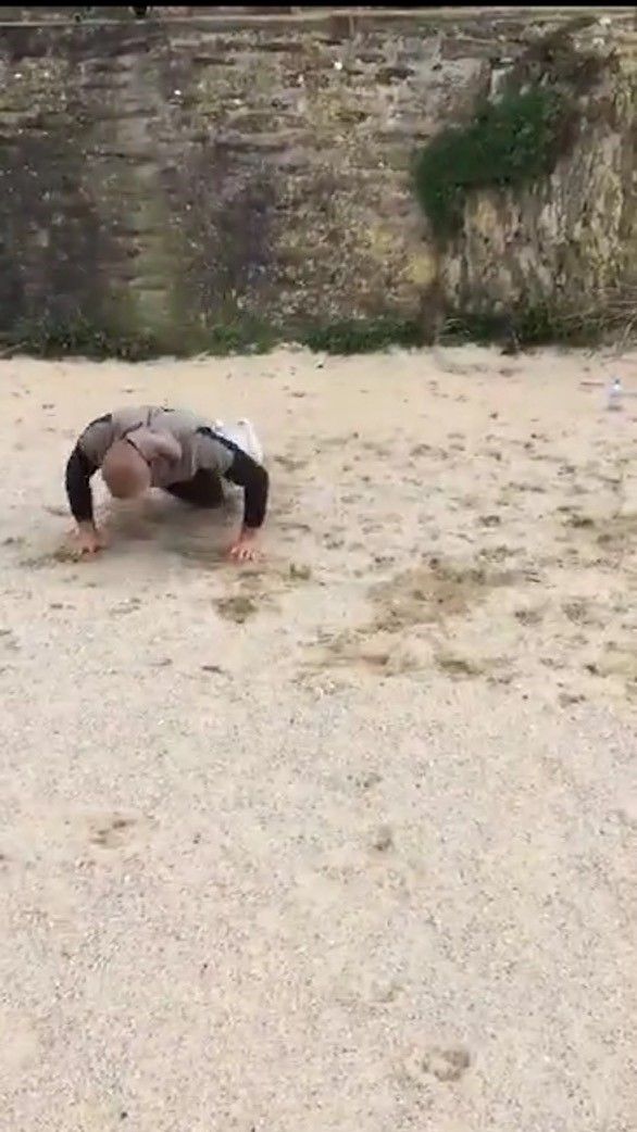 Our #personaltrainer Chris has been helping keep some of our members #FistralFit through virtual classes and advising alternative equipment to use for at home workouts, allowing them to stay fit and active during lockdown. 💪🙌