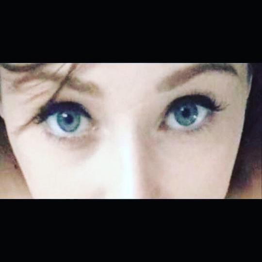 bustyddbitch's tweet photo. Blue eyes https://t.co/2sSQdfvTJY