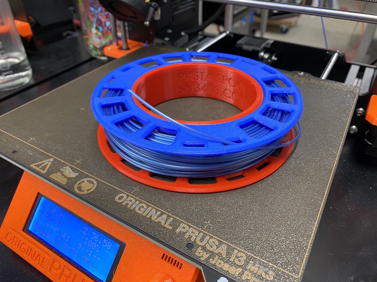 sneaks_hacks's tweet image. Two-piece screw together mini spool for 100g chunks of filament.  Specifically designed for @proto_pasta Endless Pastabilities.  Now all of my monthly filament deliveries will have homes 🤓