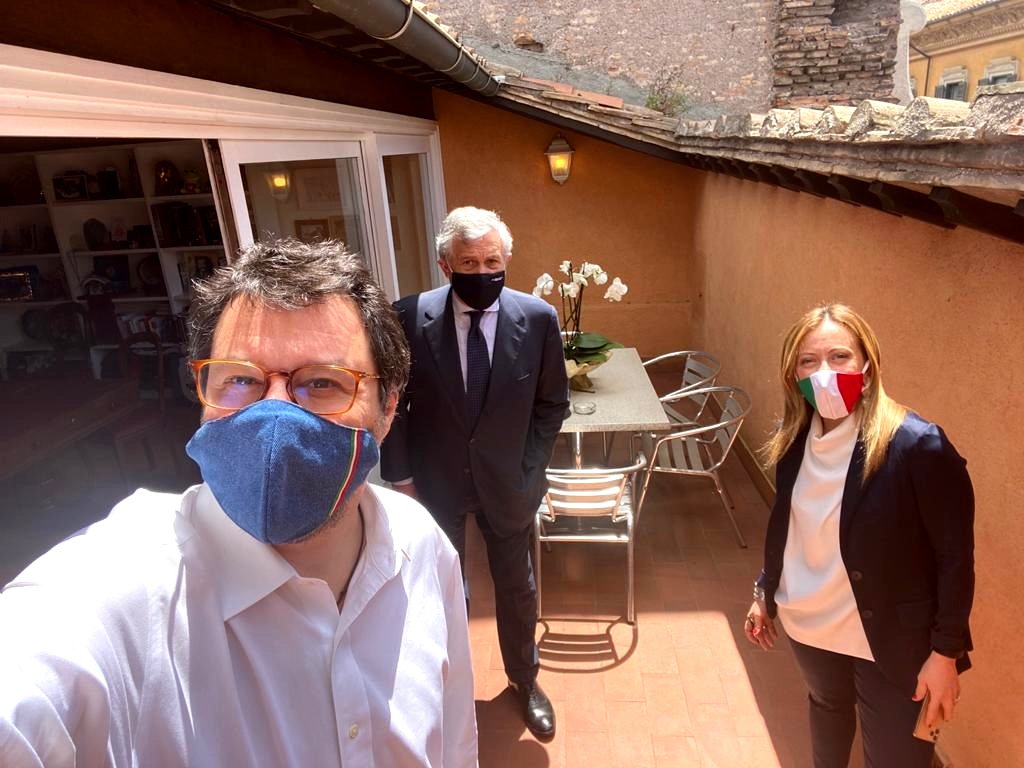 matteosalvinimi's tweet photo. Al lavoro, perché nessuno sia dimenticato. #PrimagliItaliani! 🇮🇹 https://t.co/RbPBQyTJOk