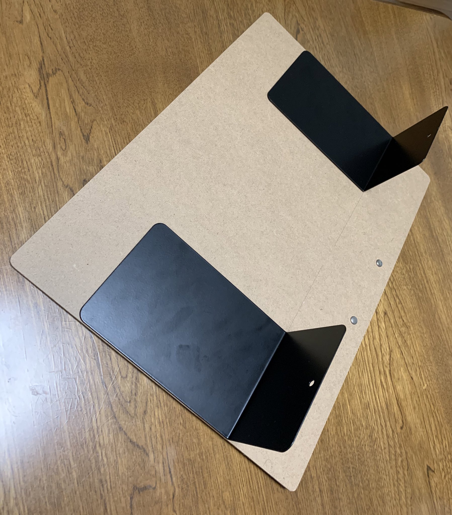 おも 傾斜台 を作ってみました 100均 のb4バインダーに 100均のブックエンドで傾斜を付けてみました イラスト 100均diy 手作り イラスト好きな人とつながりたい 絵描きさんと繋がりたい T Co Uvkd99galq Twitter