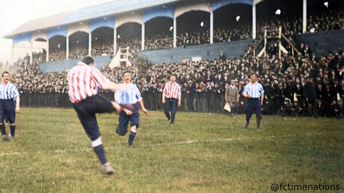 FOTOS HISTORICAS O CHULAS  DE FUTBOL - Página 17 EYYHIlWWkAMl1mO?format=jpg&name=small