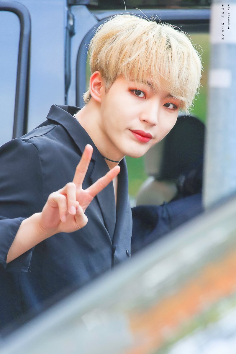 Snowocean_'s tweet photo. 191110 남산

사랑에 빠질 너와 나 별이 빛나는 이 순간
끝나지 않을 Summer time 네 예쁜 두 눈에 날 담아줘

#유호연 #Hoyeon #noir #ホヨン #느와르 #홍 #아기상어 #오늘도_사랑해  #柳晧渊 #홍하다
@Noir__official https://t.co/cbzAPdVPNl