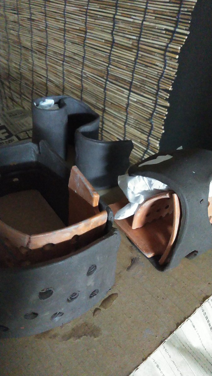 Kingyo Shippou こんばんは ぶち壊れた濾過器の片割れと熱帯魚のお家をぼやーんと作りました 多分もう片割れとフィットしないと思います あらまあ 熱帯魚 プレコハウスで卵うもうとしてまして やー 焼き上がるまでに多分産む