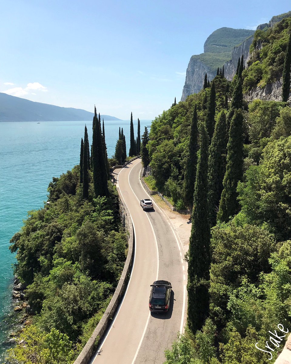 srake85's tweet photo. 3...2...1... via! Possiamo tornare a viaggiare!
- 3...2...1... go! We can travel again!
📍Strada Gardesana vista dalla #StradaDellaForra, #LagodiGarda / #LakeGarda, #Lombardia, #Italia.
👉🏻 Ho descritto la Riviera dei Limoni del Lago di Garda sul blog: https://t.co/vNXBTz2YPK https://t.co/tcmkYseeIj