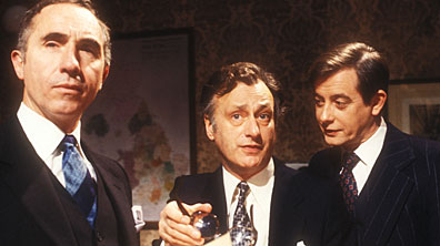 61) Yes, Minister - A week is a long time in politics, about as long as one of Sir Humphrey Appleby's deviously constructed sentences. Antony Jay & Jonathan Lynn's satire relishes in the detail of government wrangles, Sir Humphrey a masterclass in verbal contortions  @BritBox_UK