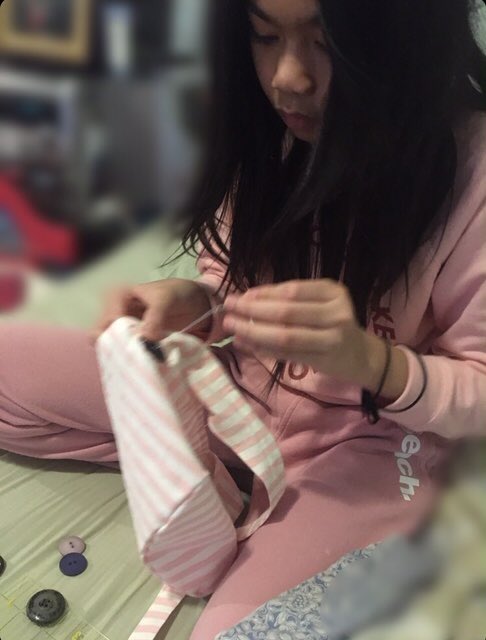 SLR_YCDSB's tweet photo. Gr 4 student Marielle and her family are sewing masks for volunteer organization #Canadasews Igniting hope! @YCDSB @laurasawicky @abfalconi https://t.co/FIj1JUAVrq