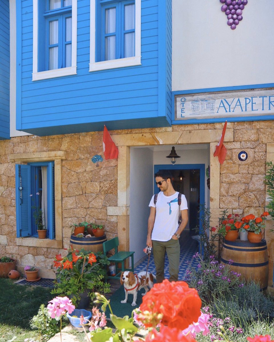 Şarap içmenin saati olmaz 🍷 eğer birgün biri sizi günün herhangi bir saatin de şarap icmeye davet ederse davete icap etmek farzdır 😋 #Bozcaada #yalniz #Guzel gelmek isteyenler #dm 💋💣