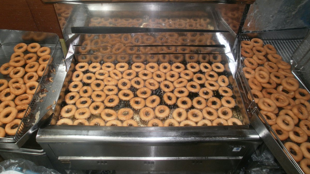 doughnu03107821's tweet image. 🎉🎉🎉ドーナツ満腹ぷくぷく😋プレゼント企画😋 No.30🎉🎉🎉

🎁ドーナツ１００個＋もちキナコ３０個 ＋1000円ギフト券🎁

➡１名様🎉🎊🤩🎊🎉

🚚遠方はcool宅急便とか🚚

🍩応募方法：フォロー💥+ RT💥💫🎶

🍩〆切：準備でき次第～💫🎶

🍩当選発表：当垢にて💫🎶

🍩抽選：もちろん厳選します💫🎶