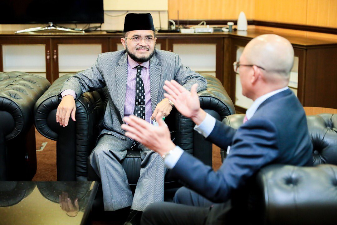 LPP_MALAYSIA's tweet image. Kunjung Hormat YB Dr. Nik Muhammad Zawawi bin Haji Salleh, Pengerusi Lembaga Pertubuhan Peladang kepada YB Datuk Seri Dr. Ronald Kiandee, Menteri Pertanian dan Industri Makanan di Pejabat Menteri, Wisma Tani, Putrajaya. 

#LPPMalaysia
#LPP4farmers
#PerkasaPeladang