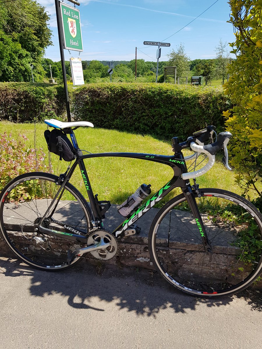 bikeruk111's tweet photo. If only it was open. #bikeride #Brentwardine #redlioninn https://t.co/66GnLl5a1Z