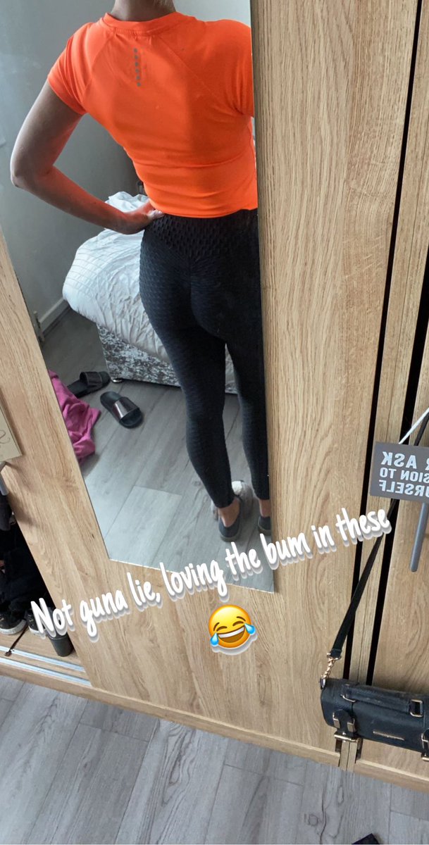 Claireeverson's tweet photo. Ignore the daughters messy room 😂 #liftleggings #healthystart #newme #timetogetinshape !!! https://t.co/WLwWvJgg2G