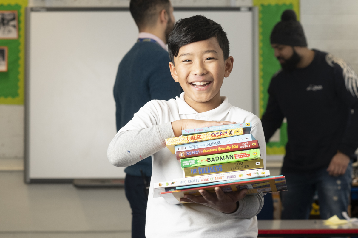 PuffinBooks's tweet photo. Huge thanks to our Instant Libraries ambassadors @stubbleagent @NathanByron @DapsDraws who are helping provide vulnerable children and those of key workers with books during lockdown as part of the Instant Libraries project with @kpmguk and @literacy_trust #ReadingtheFuture 📚 https://t.co/bZPq7Ys0RC
