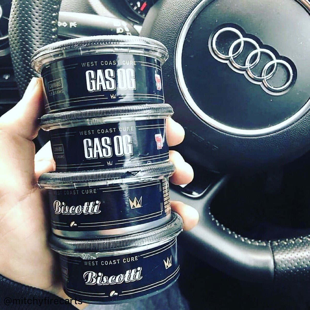 davidglor1's tweet photo. Let’s get high 💨  https://t.co/V4QuAs9lcz https://t.co/DE900mJXmc