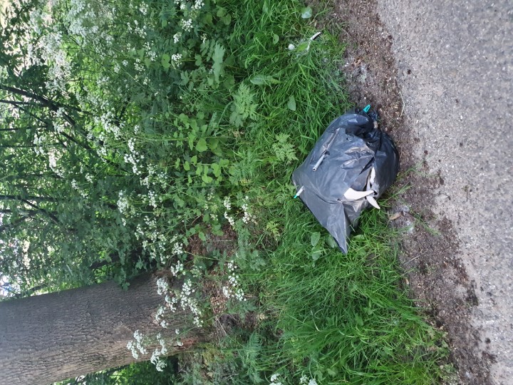 18 mei 2020
Even eruit, klein rondje door <a href="/OudDijk/">Oud-Dijk</a>.

Zoals eerder gezegd nu alleen maar het grotere werk...
#DeBraak
#vuilnis #illegalestort
<a href="/gem_montferland/">Gemeente Montferland</a> #droevig