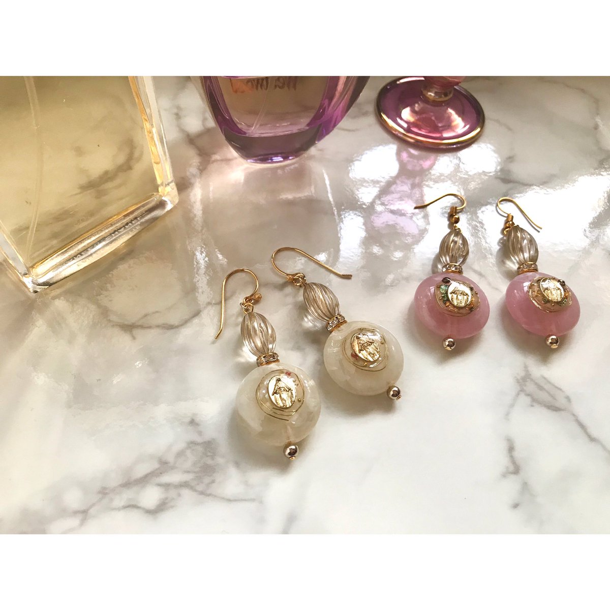 itourina's tweet photo. 💟#SUBRINAACCESSORIES💟
こちらも【Precious One】シリーズ、一点モノ。
香水ビンをイメージして製作したマリアさまのピアス✝️
ピンク色のほうのみですが、
イヤリング▶︎ピアス へのお作り替えもできます💛
https://t.co/bPoVKe60XY https://t.co/ZM0lRbaikN