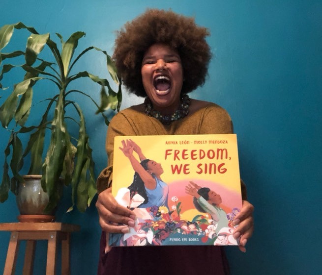 🕊️What is Freedom? Is it a place? Is it a thought? Can it be bought? Can it be stolen?
Journey with #TEDxTeen performer <a href="/amyraleon/">AMYRA</a> in her new book, Freedom, We Sing, for a poetic, rhythmic exploration of peace, equality and freedom.
➡️bit.ly/2zQqkIm