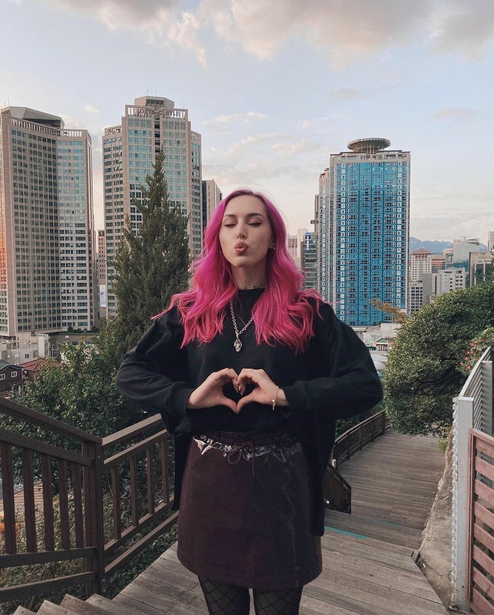 anna nikkol tweet media