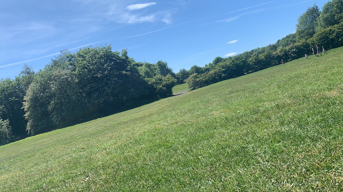 MissWhitehouse2's tweet photo. Making the most of the sunny weather🌼🌸🌞 https://t.co/5aAfrdbRPs