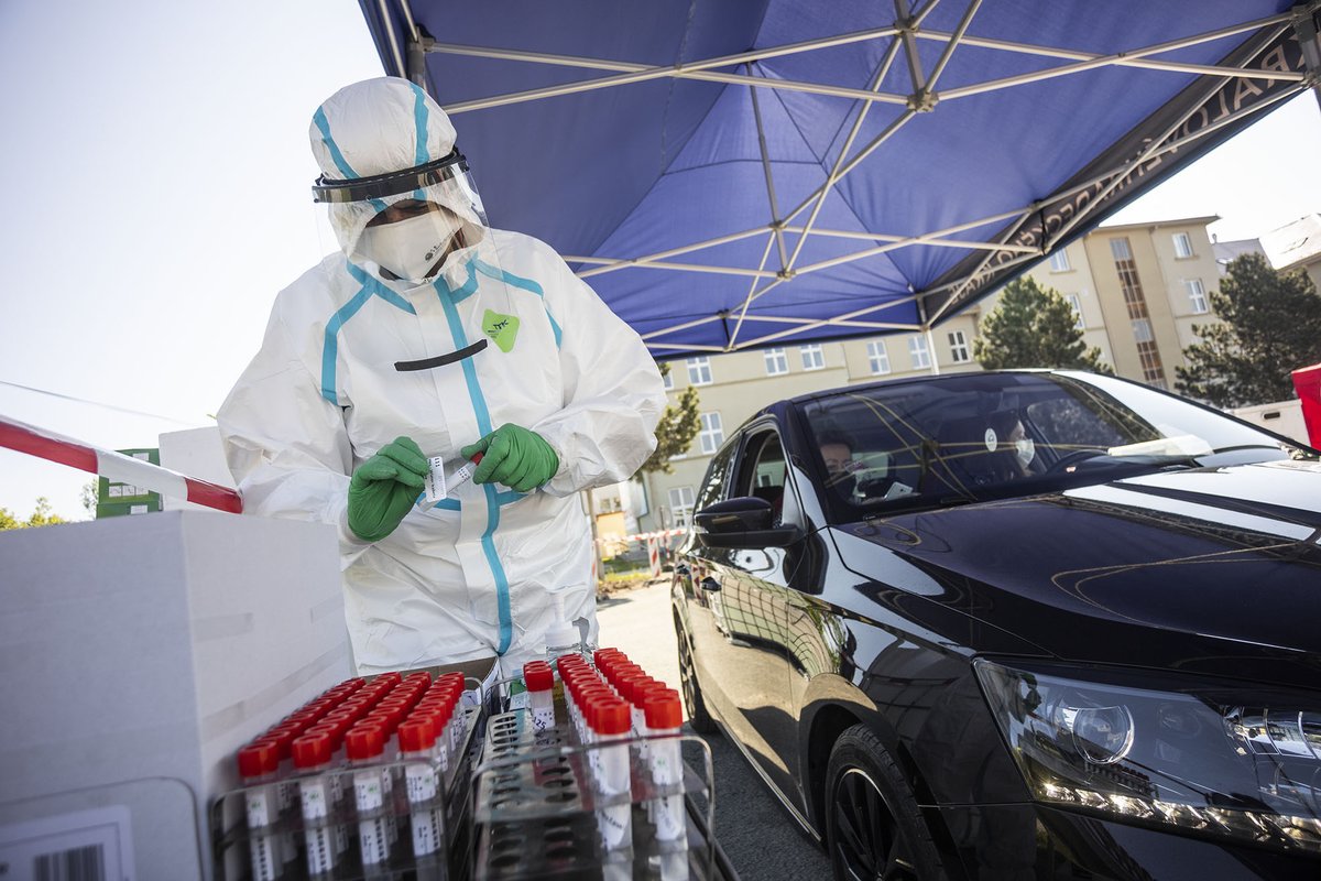 MarSpittova's tweet image. Employees and temporary workers commuting from Poland to #Kvasiny plant are as from today being PCR tested. ŠKODA covers the costs of 250 tests a day in Rychnov and is closely cooperating with the region, local municipalities, hospitals, police or fire brigade. 
@skodaautonews