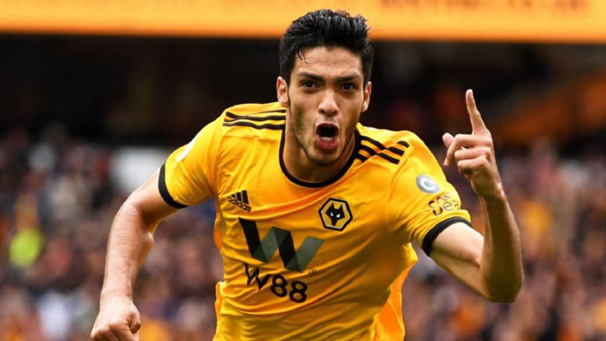 Jiménez scored 31 goals and provided a further 15 assists in 120 appearances in Portugal. Eventually, signings were brought in and hindered the Mexicans playtime, as he joined Wolves on an initial one year loan.This is where he really began to showcase his talent...