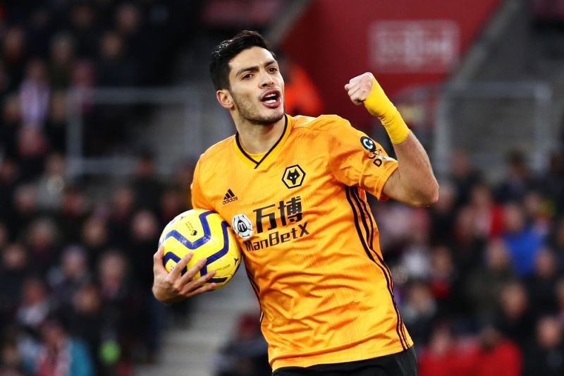 In a team where he could finally be a regular starter, he began to show his talent.He scored 13 goals and provided 7 as Wolves finished seventh and achieved European qualification for the first time in decades. Jiménez spearheaded this side and the move was made permanent.