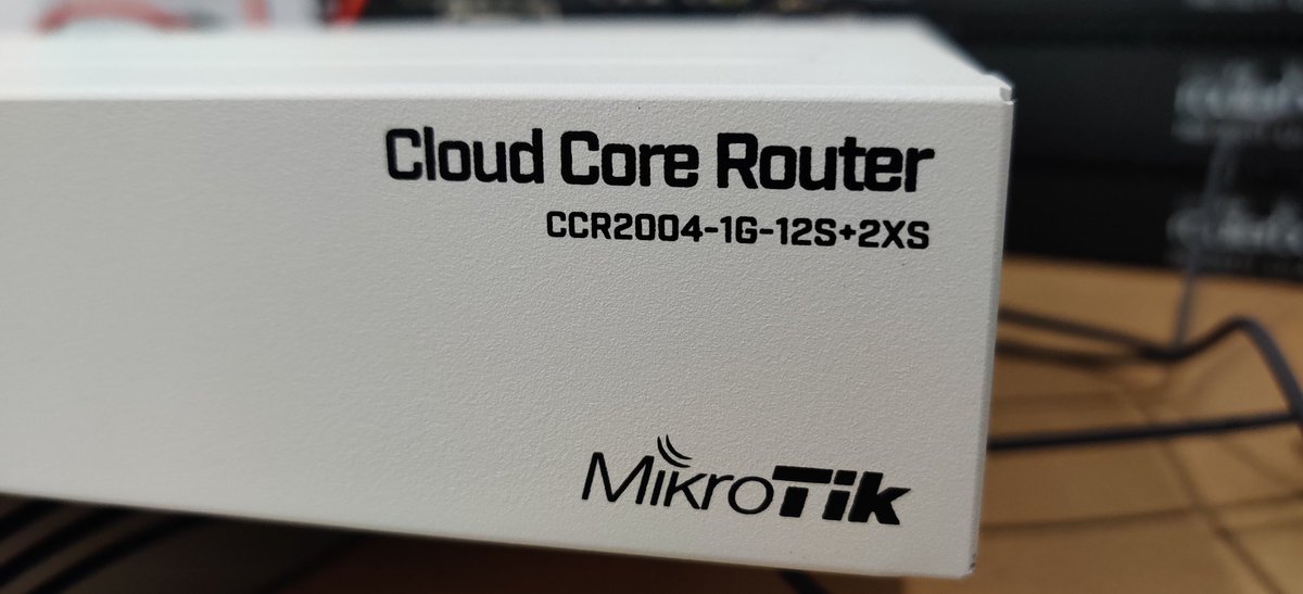 overdrv's tweet photo. Acaba de llegarme un nuevo juguete de @mikrotik_com #CCR2004-1G-12S+2XS https://t.co/GLnAWbBAzJ