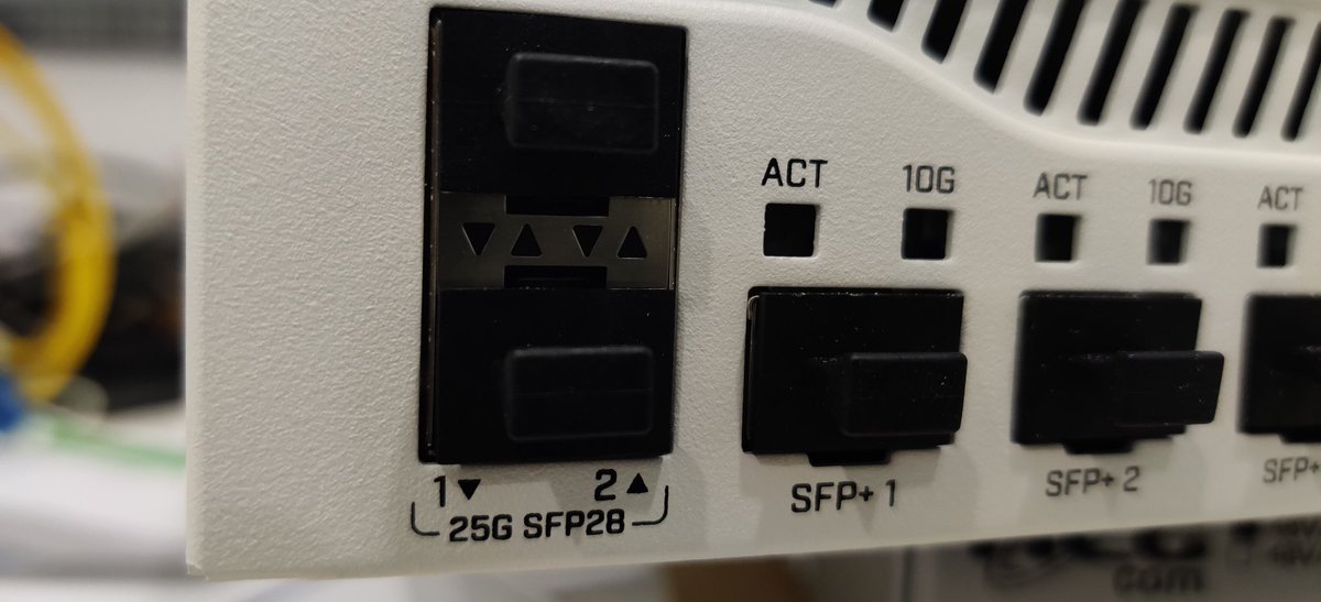 overdrv's tweet photo. Acaba de llegarme un nuevo juguete de @mikrotik_com #CCR2004-1G-12S+2XS https://t.co/GLnAWbBAzJ
