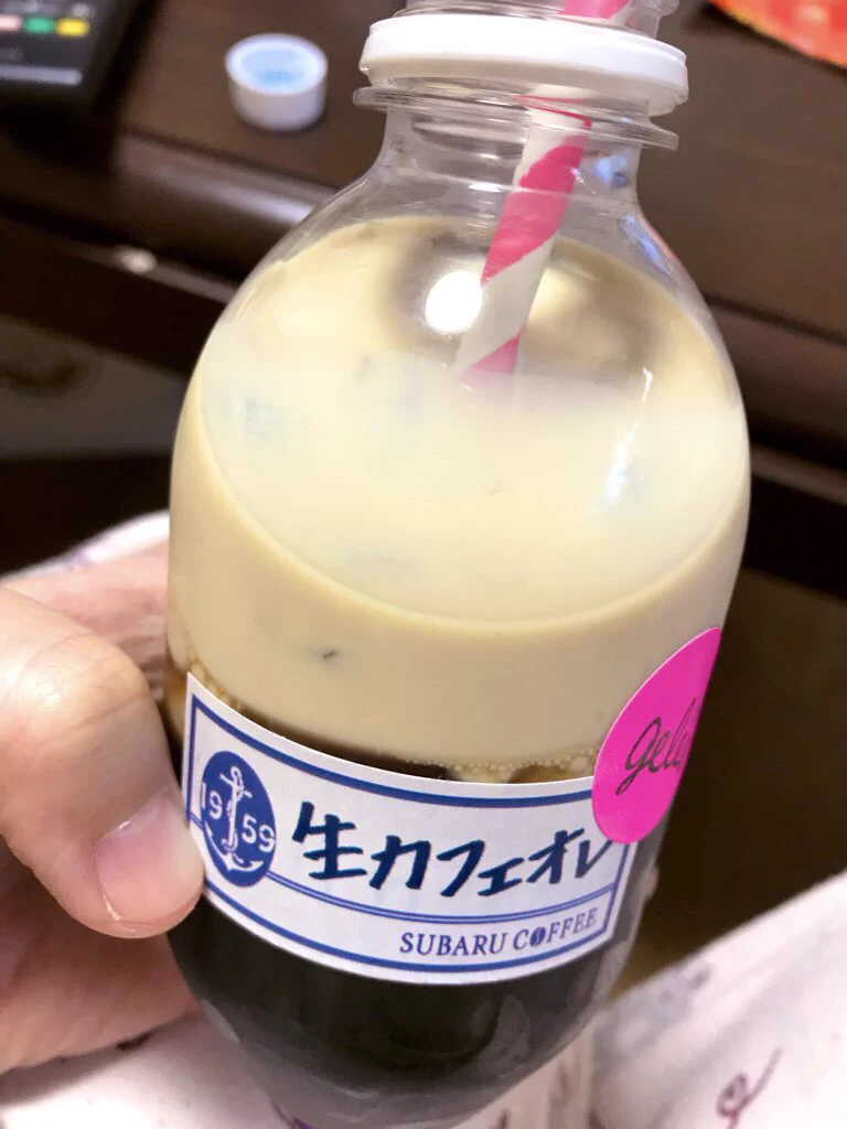 @lemon___hh 私もその飲み方好きです
以前呉に住んでた時に海軍の珈琲屋さんでコーヒー氷が入ったカフェオレをよくいただいてました✨
写真のはコーヒーゼリーを崩しながらミルクと飲む生カフェオレです
こちらもおすすめです☺️ 