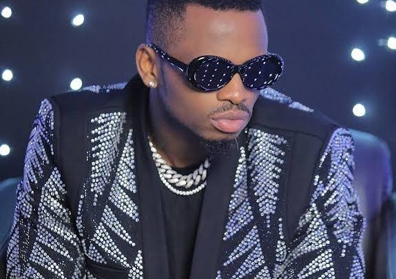 Let's settle this once and for all folks 😂😂😂
For ⏬⏬

Simple Boy      🔁
Diamond          ❤️

#KenyaVsTanzania