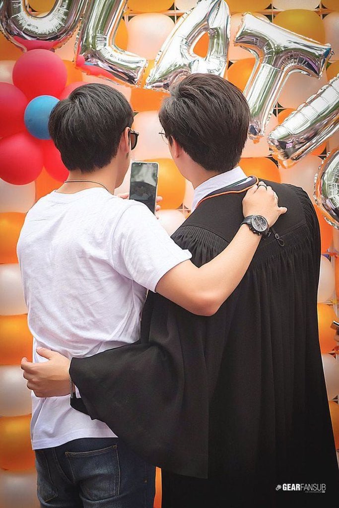 i cant wait for singto’s turn to graduate and see krist be the supportive boyfriend that he is!!!