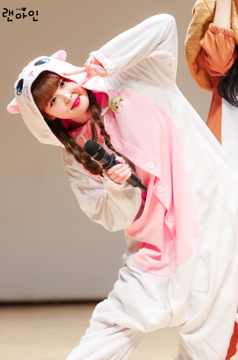 renahin___'s tweet photo. 200112 모모랜드 팬사인회

😻✌️

#모모랜드 #MOMOLAND #モモランド #아인 #AHIN #アイン #제인 #JANE #ジェイン@OfficialMMLD https://t.co/YoLGbFV2Mo